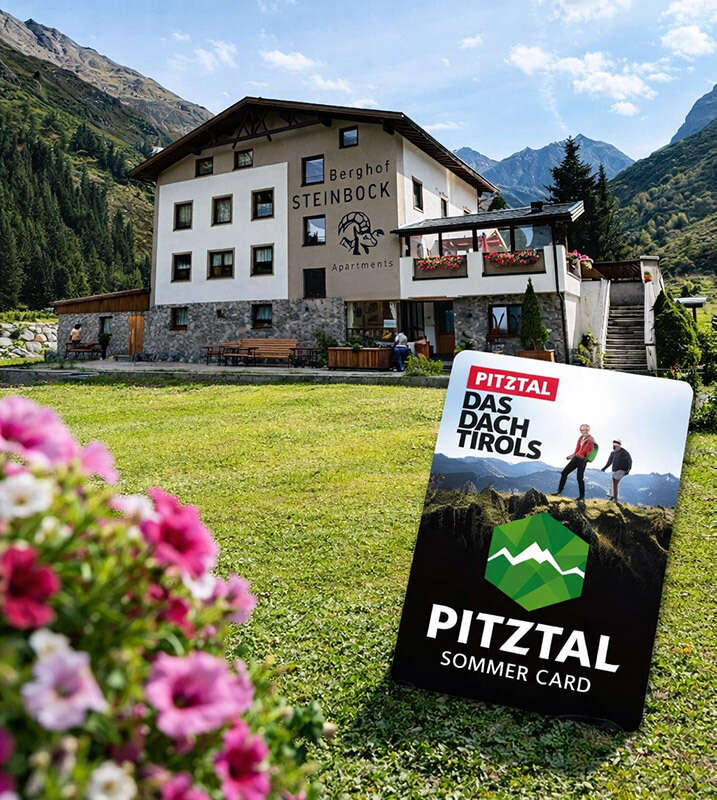 Apart Berghof Steinbock mit der Pitztal Sommer Card im Vordergrund